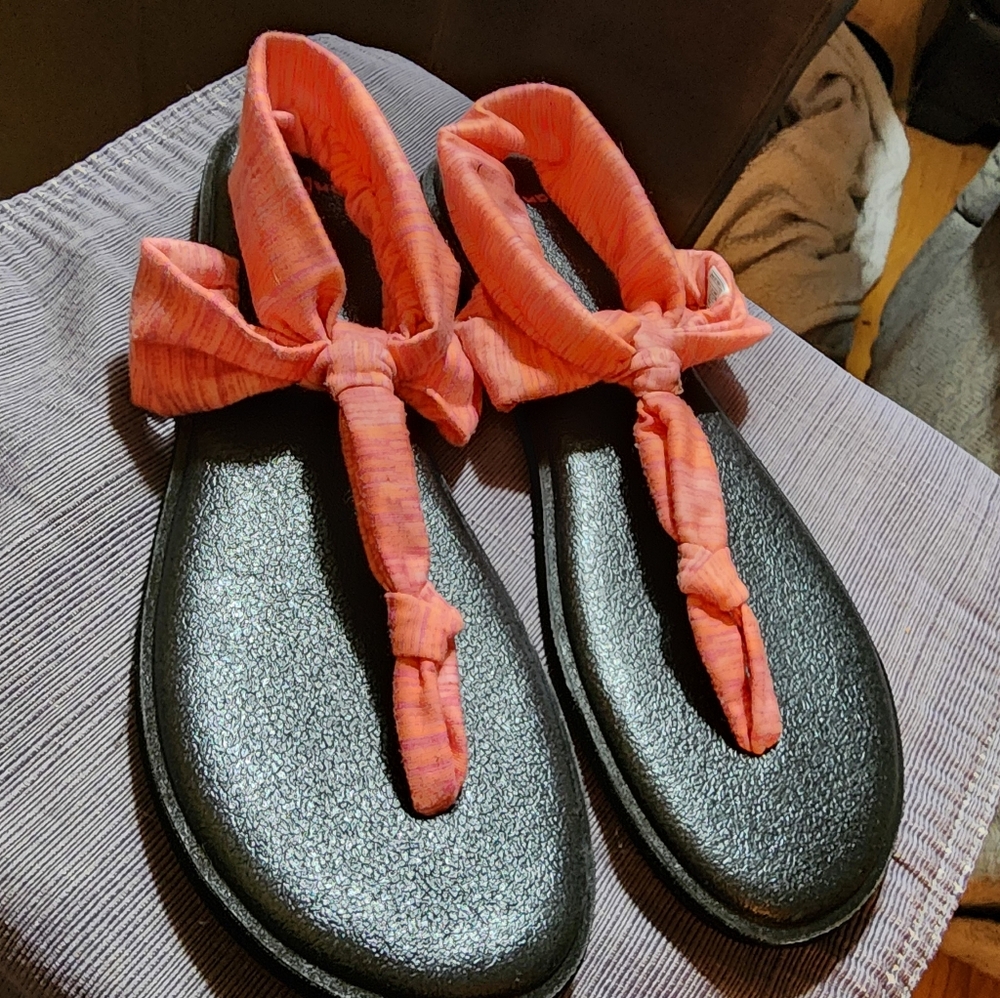 Sanuk yoga mat sandals size 9